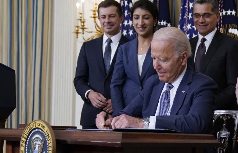 President Joe Biden signs an executive order aimed at promoting competition in the economy, in the State Dining Room of the White House, Friday, July 9, 2021, in Washington. (AP Photo/Evan Vucci) DCEV421 DCEV421