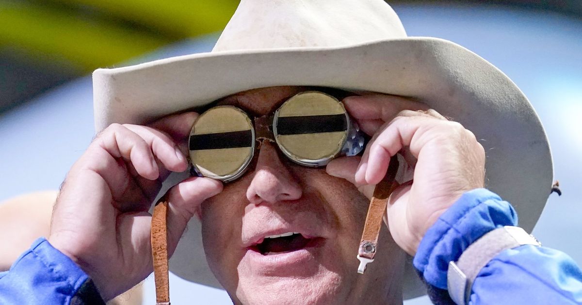 Jeff Bezos wore a cowboy hat again. Real cowboys are rolling their eyes, Hats