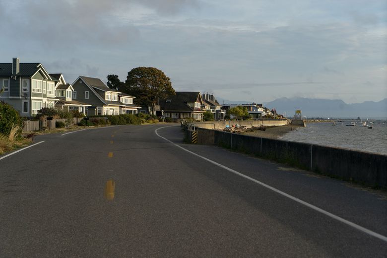 A road along a bay in Point Roberts, Washington, on Aug. 19. The Biden administration extended the ban on border travel from Canada until Aug. 21, potentially further crippling Point Roberts’ economy. (Ruth Fremson / The New York Times)