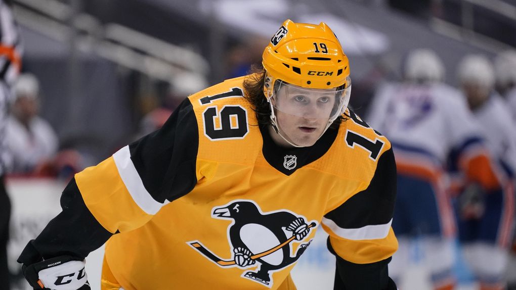 Pittsburgh Penguins’ Jared McCann lines up for a face-off in Game 1 of a first-round playoff series against the New York Islanders in Pittsburgh on May 16. (Gene J. Puskar / AP)