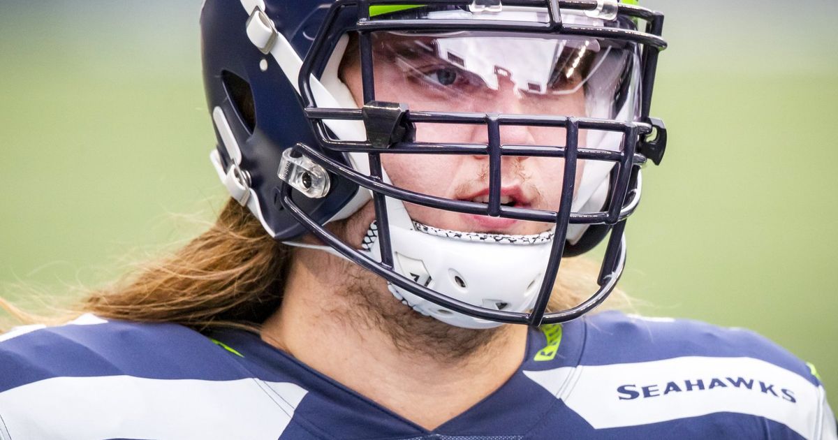 Ex-Seahawks OL Chad Wheeler rips off monitoring device