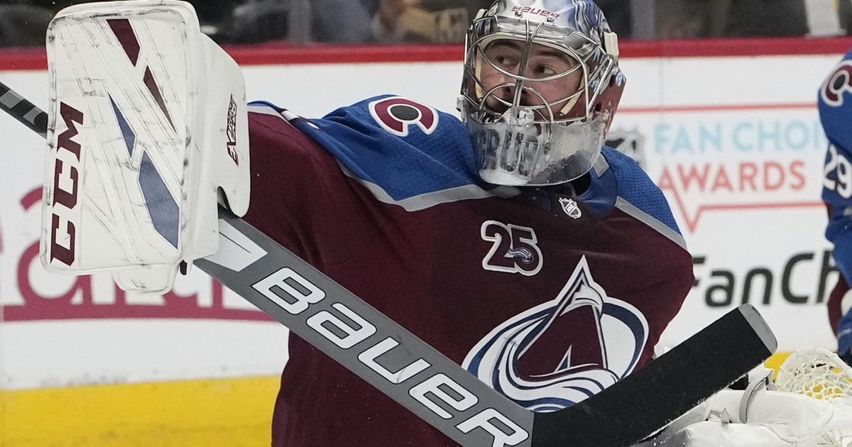 Avalanche goalie Philipp Grubauer visits cancer patients at UCHealth