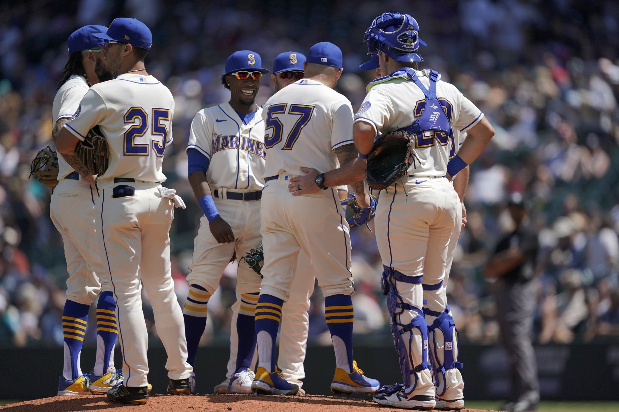 Seattle Mariners extend win streak to 14 games heading into All