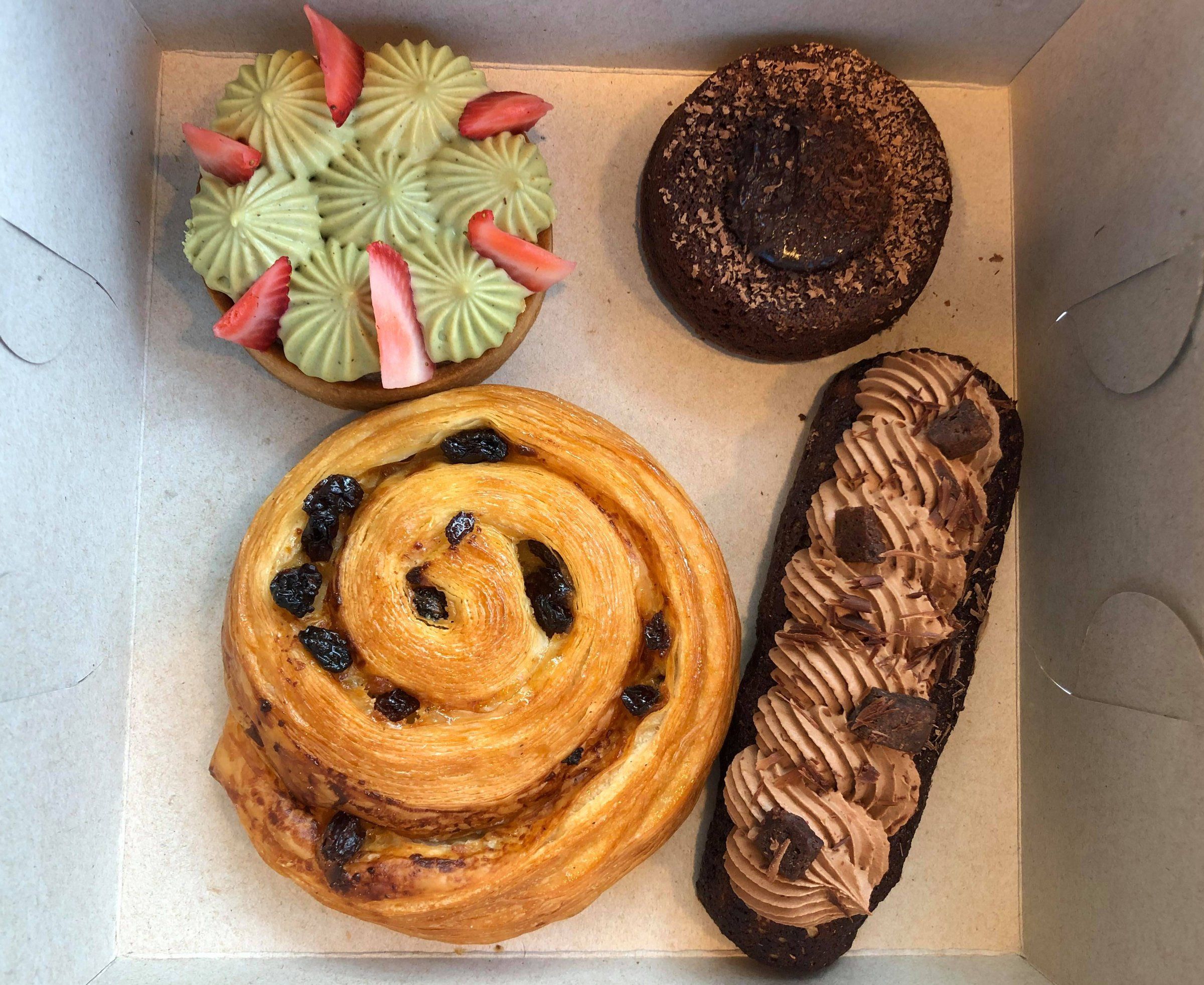 「PÂTISSIER tradition et innovation」 VAC3196AB_IMAGE_3_1600x.jpg?v=