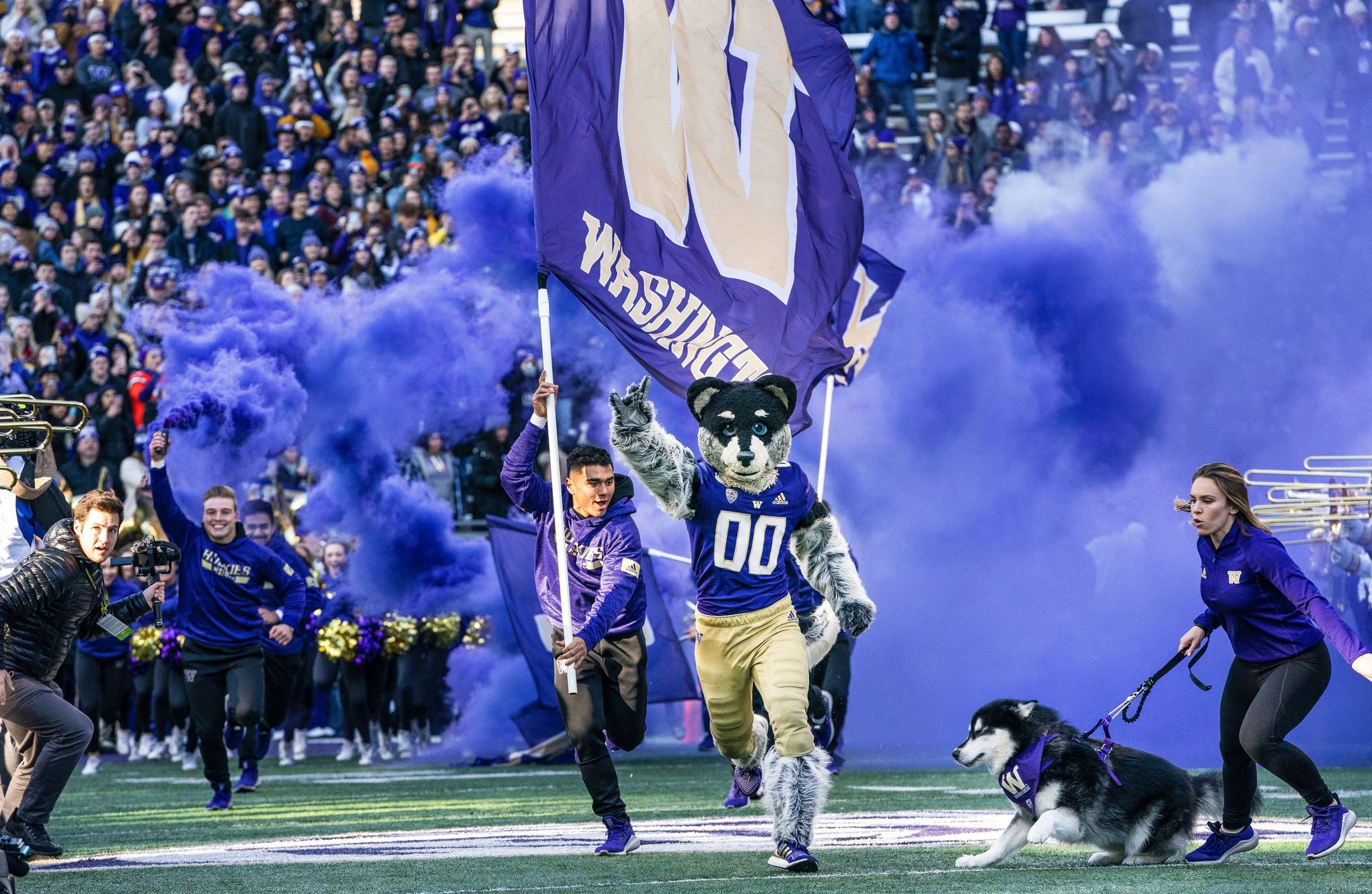 2022 Football Game Themes Announced - University of Washington