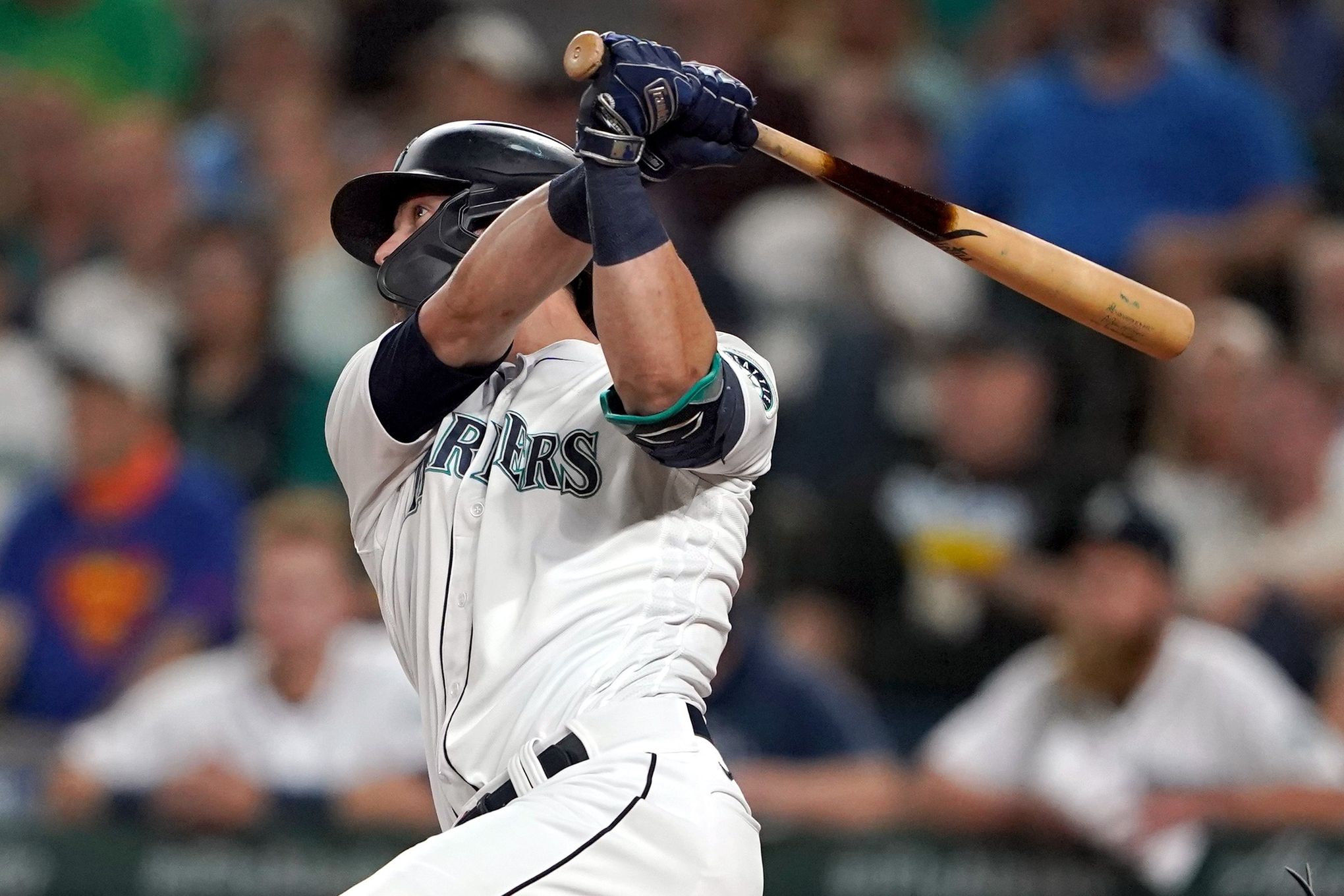 Even Tony Kemp's teammate couldn't believe he made this catch at the  baseball