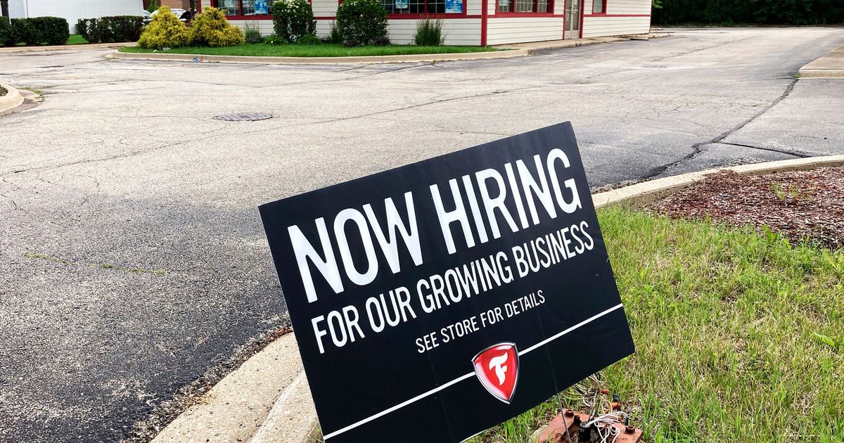 Fewer Americans apply for jobless benefits last week