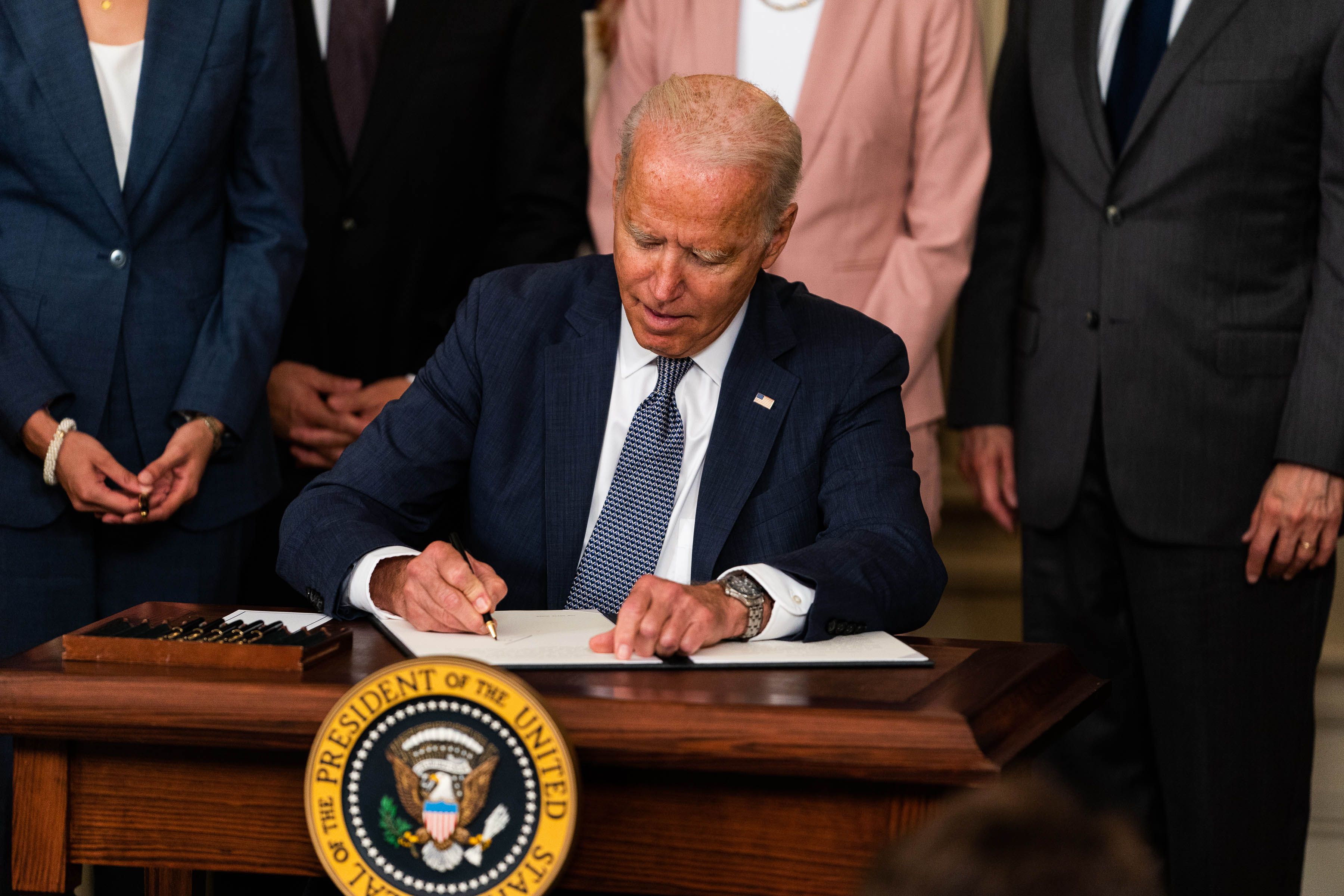 Fact check Biden once again bungles a story about low wage