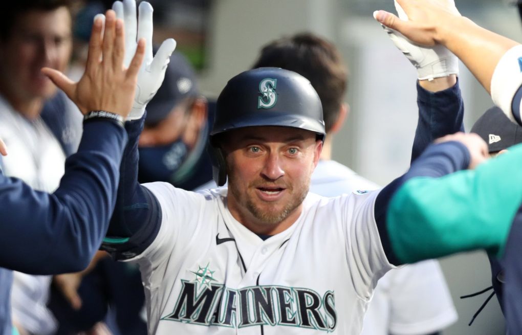 Mariners' Dipoto weighs in on if Servais' role requires more emotion -  Seattle Sports