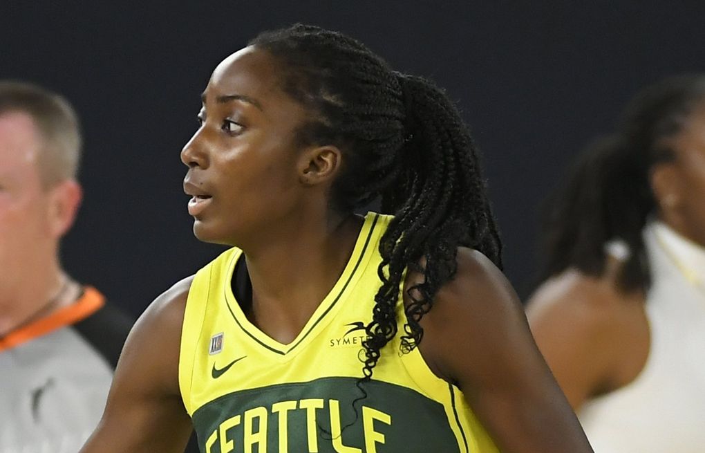 Los Angeles Sparks guards Jordin Canada (21), Te'a Cooper (2) and