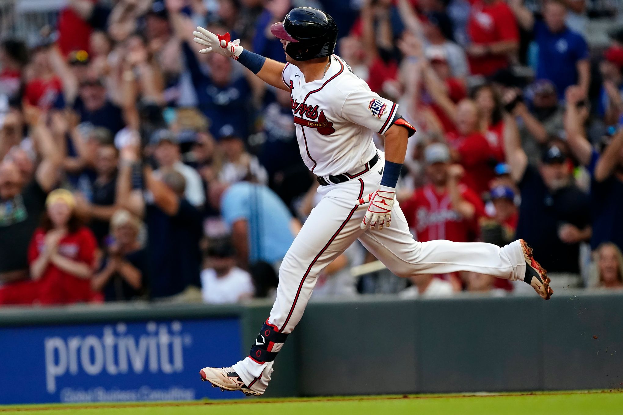 Freeman helps Braves pound Mets