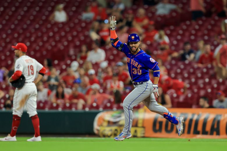 Michael Conforto and Jeff McNeil depart Mets game with injuries