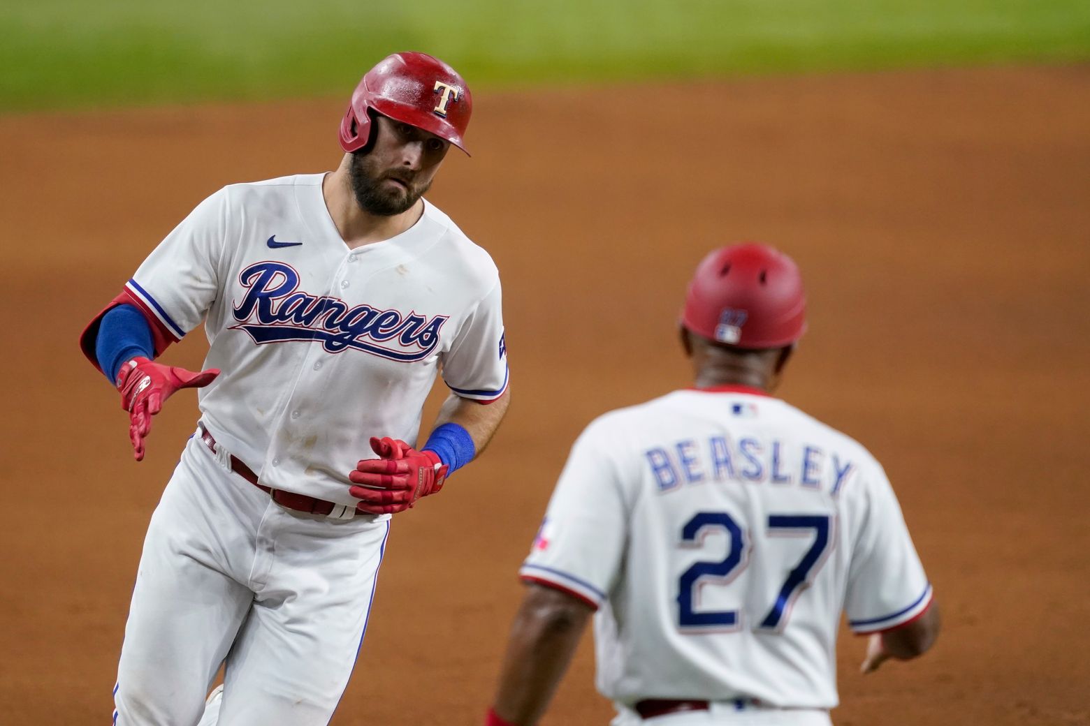 Gallo's bat, arm help Rangers edge D-backs 5-4 to end skid