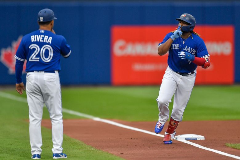 Guerrero hits 2 HRs to reach 30, Blue Jays rout Rangers 10-2