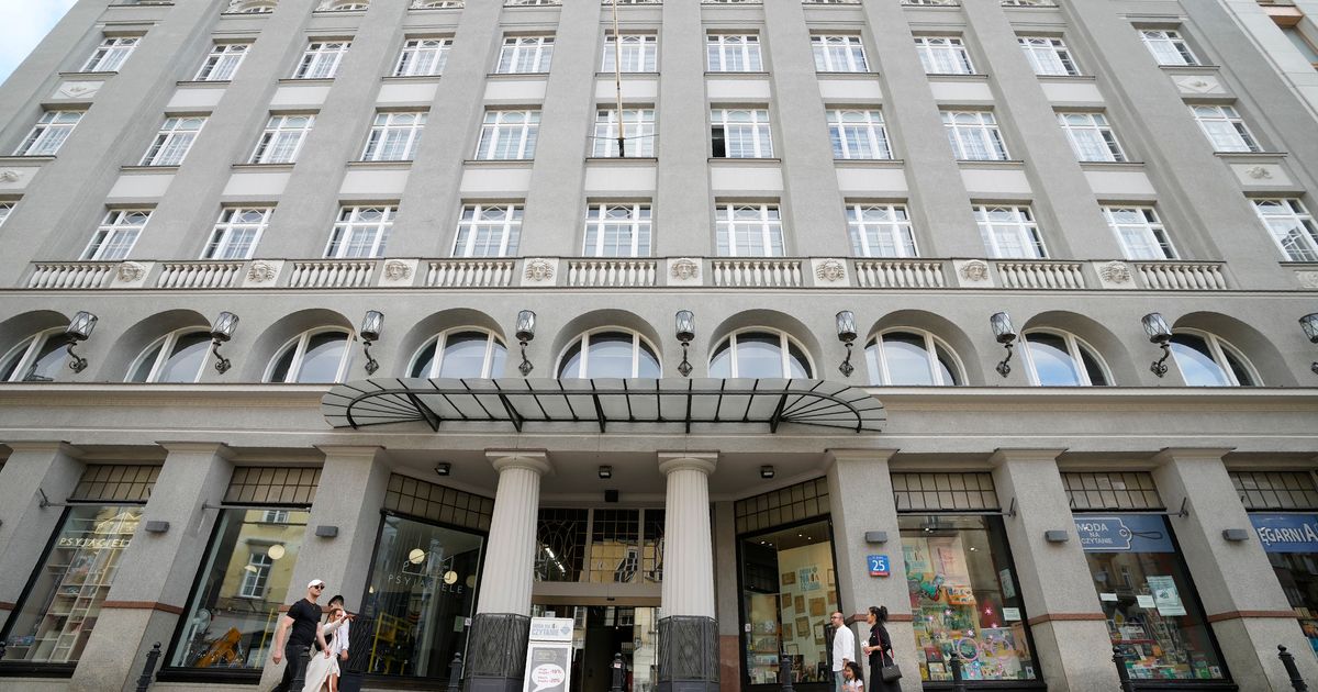 Historic Warsaw store, seeking rebirth, hit by pandemic The Seattle Times