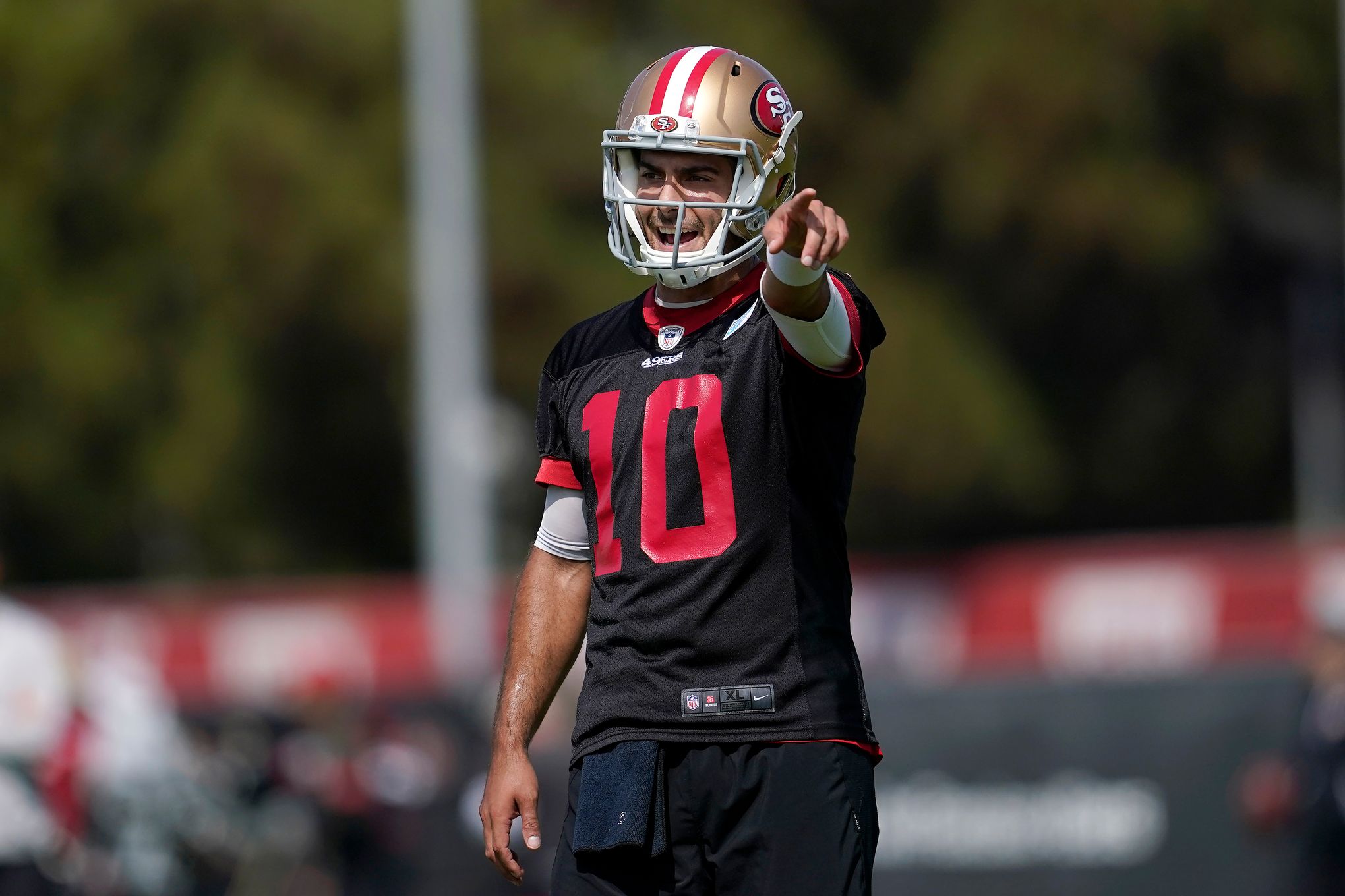 Jimmy Garoppolo shows up to 49ers training camp wearing a George