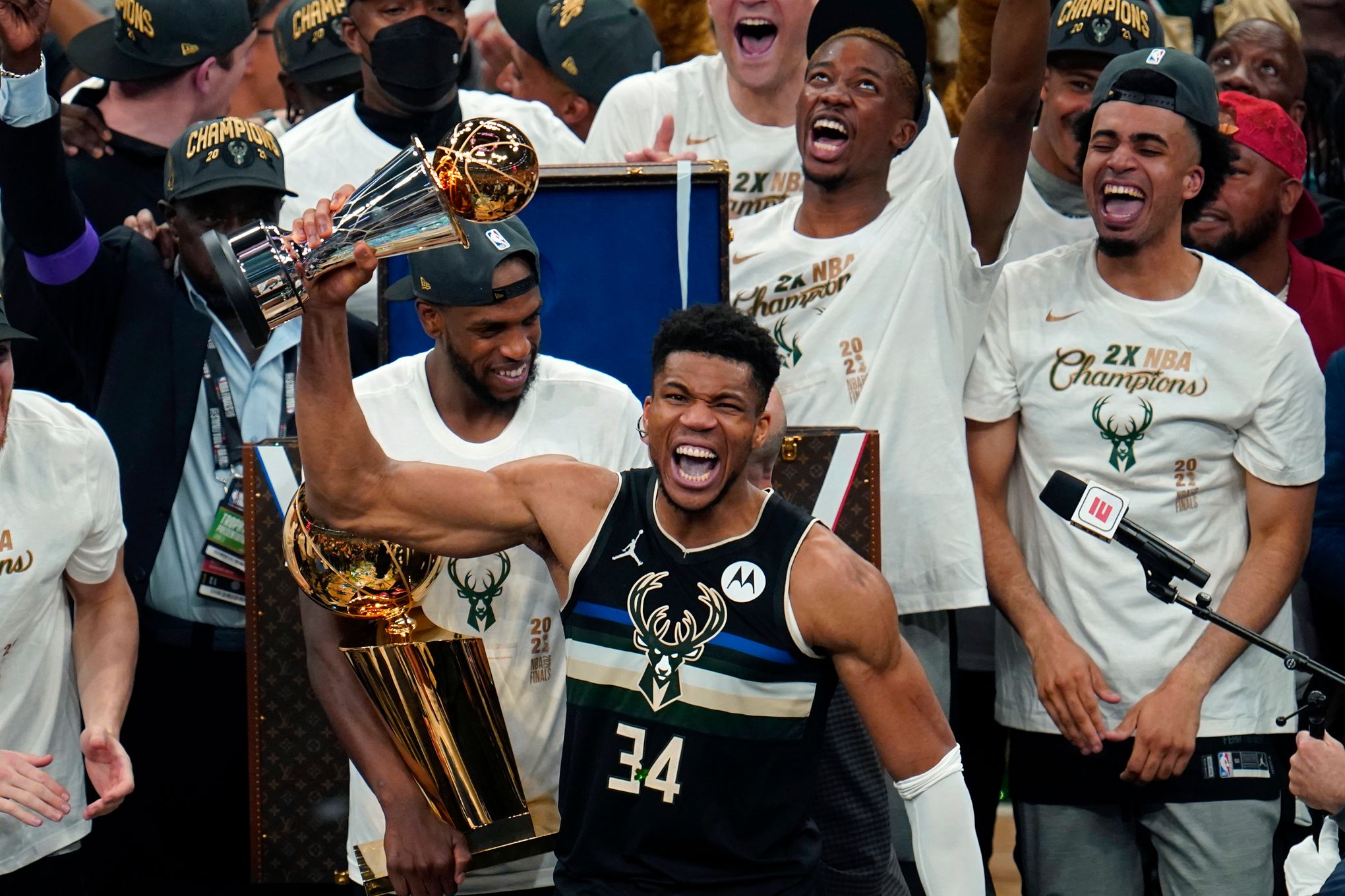 Bucks' fans celebrate NBA championship with parade in Milwaukee streets