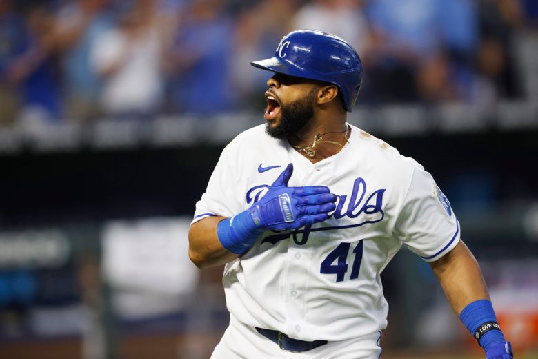 Perez, Santana homer in Royals' 9-8 victory over Tigers