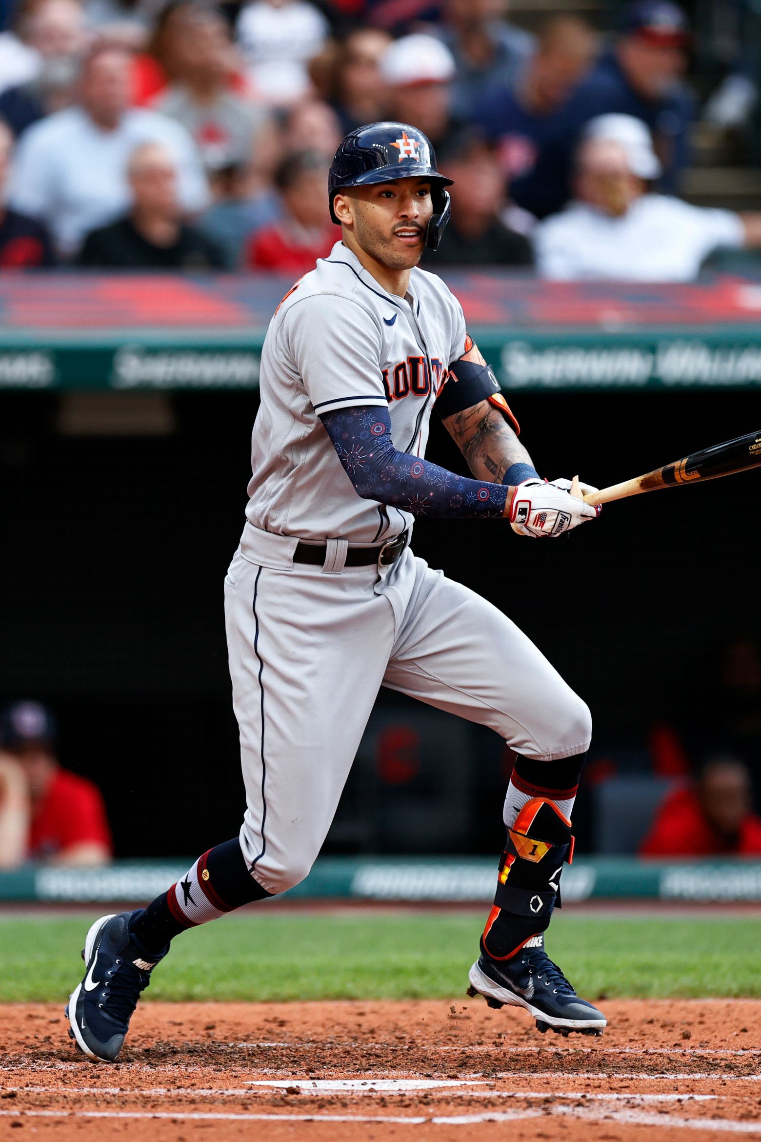 Correa keys Astros' big inning in 6-3 win over Indians