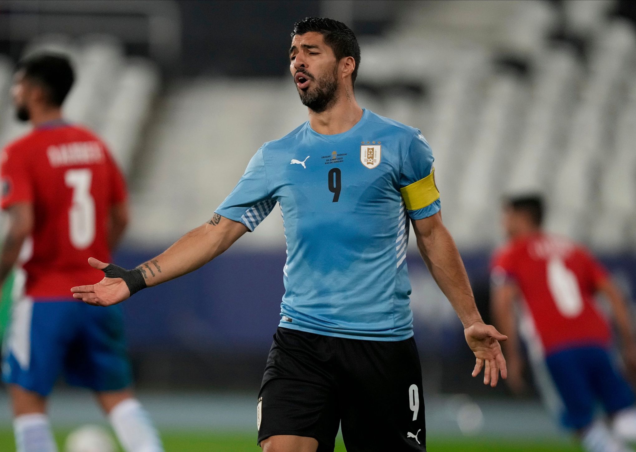 Lionel Messi and Luis Suarez Feature in Creative Argentina-Uruguay