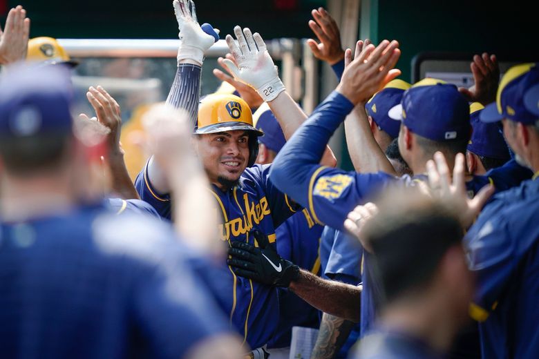 Milwaukee Brewers: Road success helps Brewers take commanding NL