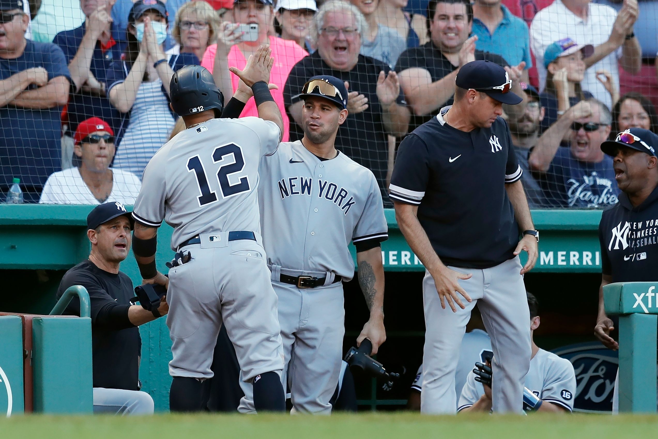 Odor, Yankees rally in 8th, end Boston 