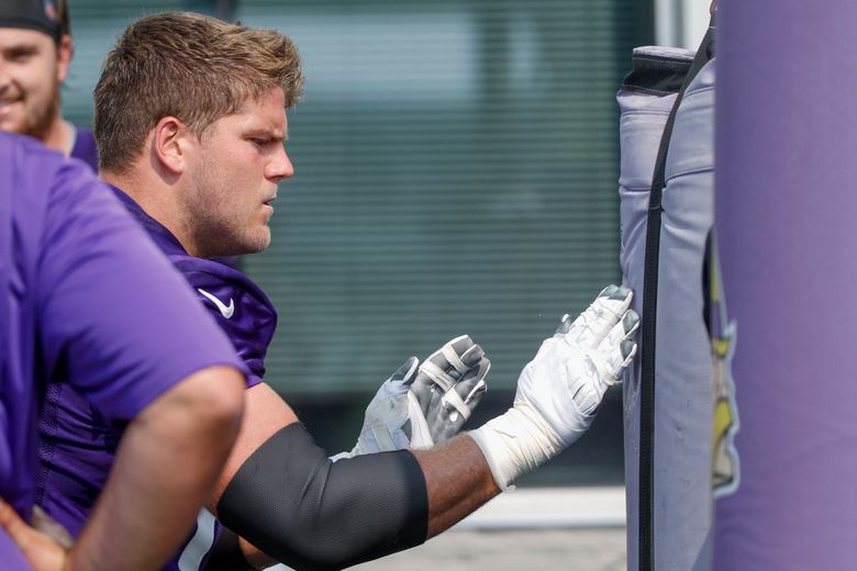 Vikings rookies, free agents go through on-field drills in Eagan