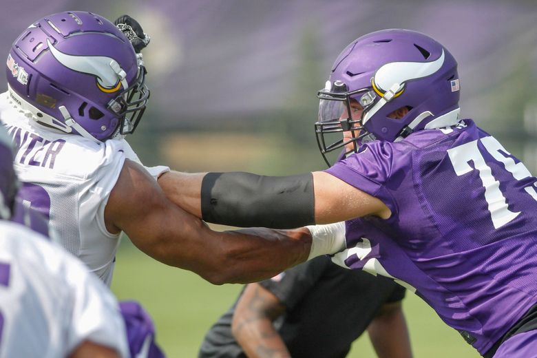 Vikings rookies, free agents go through on-field drills in Eagan