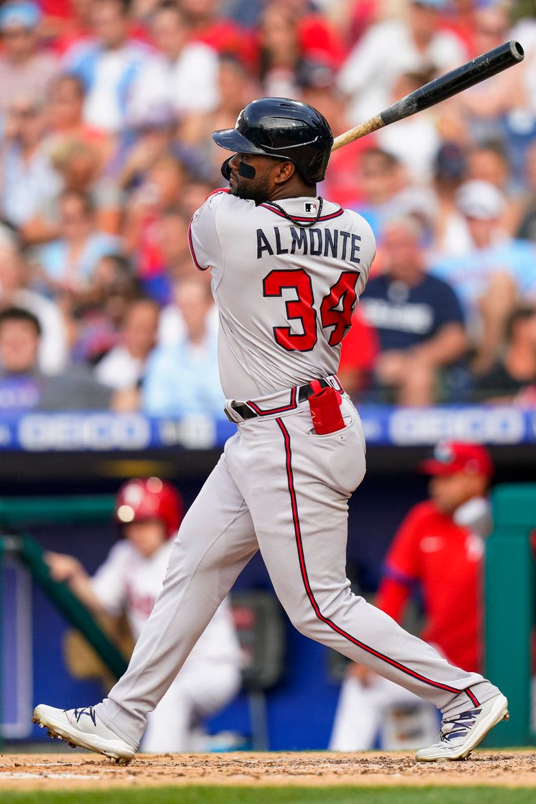 Five homers help Braves power past Phillies, 15-3