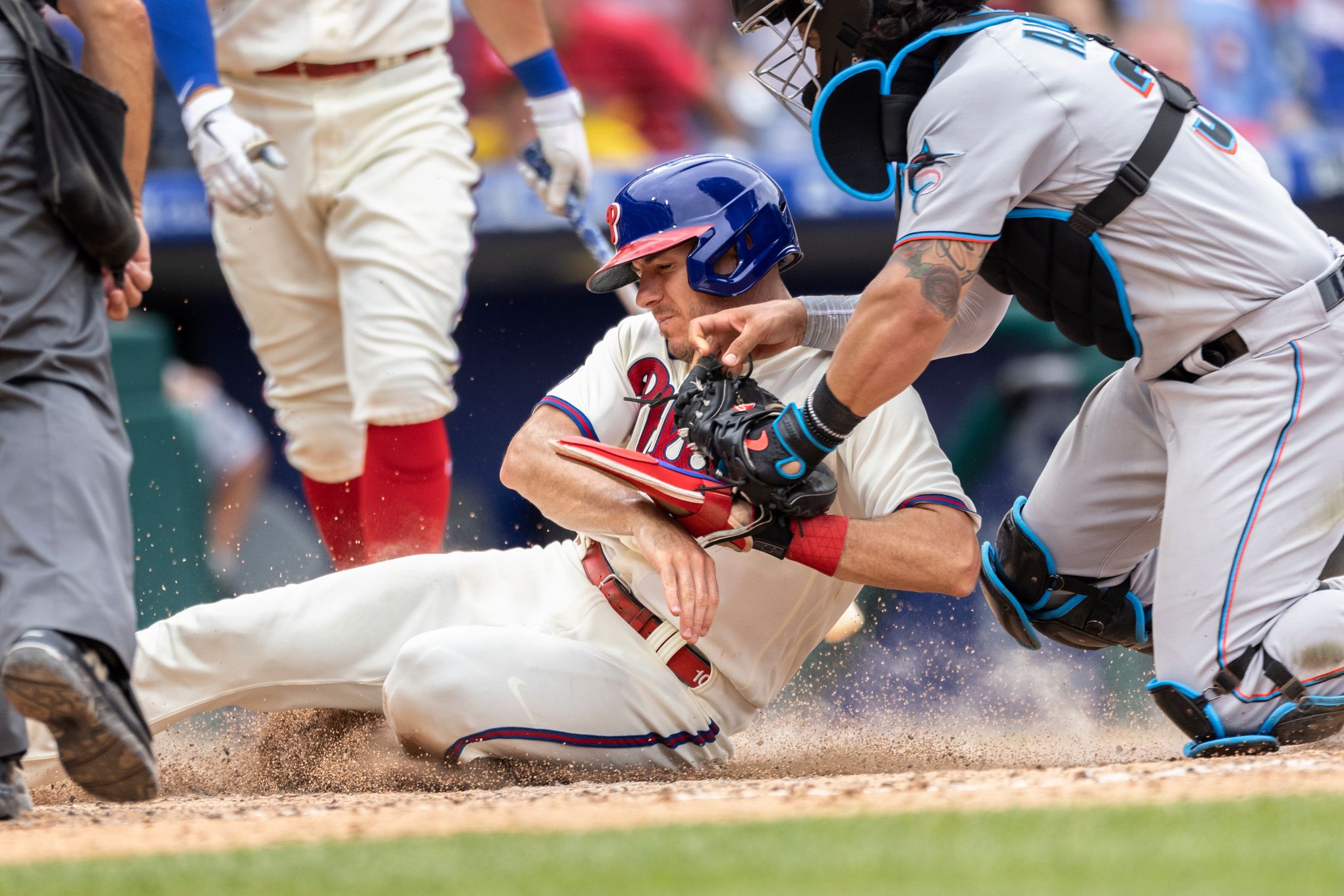 Andrew McCutchen homers in 1st at-bat with Phillies in rout over Braves