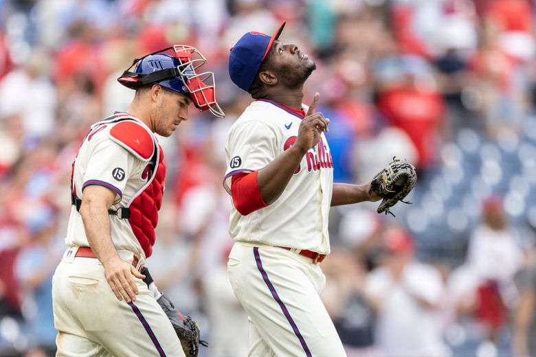 Duvall's three-run homer helps Marlins beat Phillies