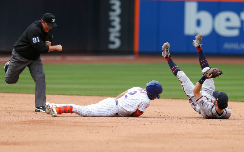 Ozzie Albies exits Braves-Mets game with concerning lower-body injury
