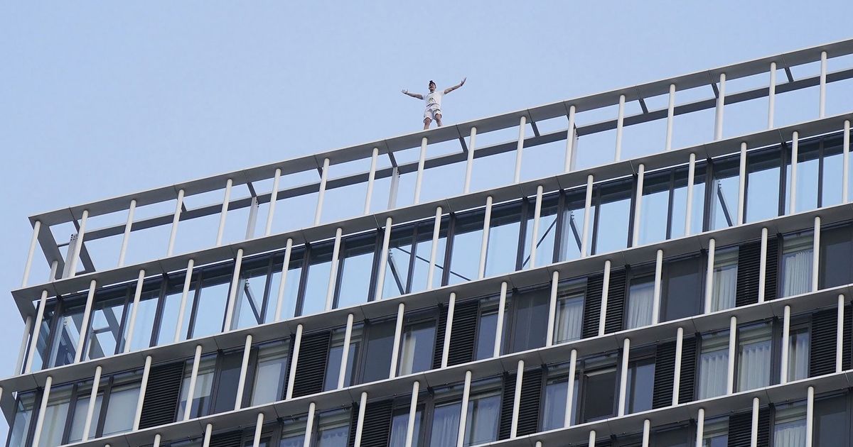 Free climber scales London skyscraper in climate stunt The Seattle Times