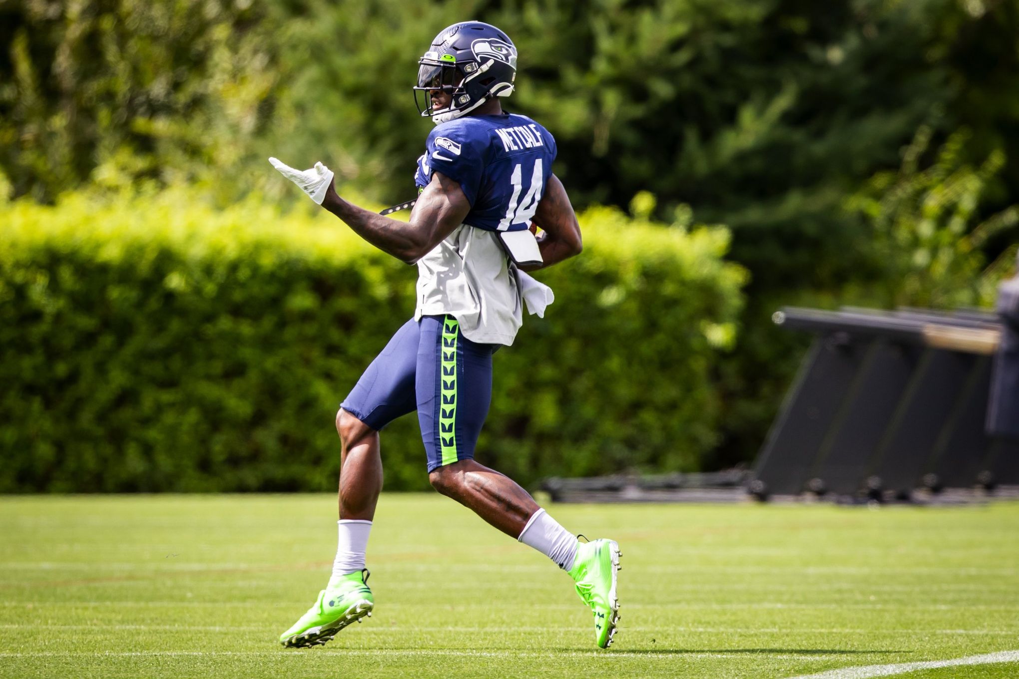 Seattle Seahawks on X: Supporting our Troops. Yesterday was Military Day  at Seahawks Camp, where for the first time ever we hosted over 100 active  troops at practice. They were able to