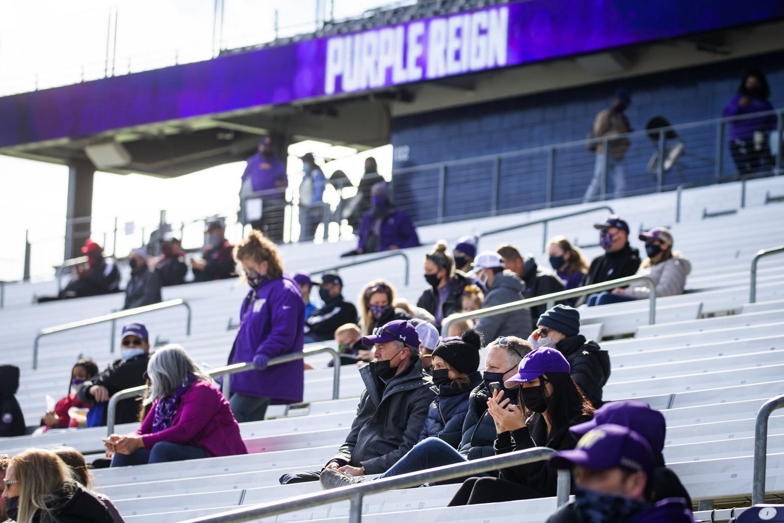 Can You Bring Purses Into Husky Stadium