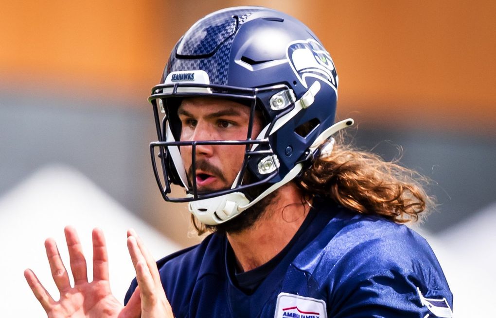 Los Angeles, California, USA. 23rd Oct, 2022. Seattle Seahawks tight end  Colby Parkinson (84) warms up prior to an NFL football game against the Los  Angeles Chargers, Saturday, Oct. 23, 2022, in