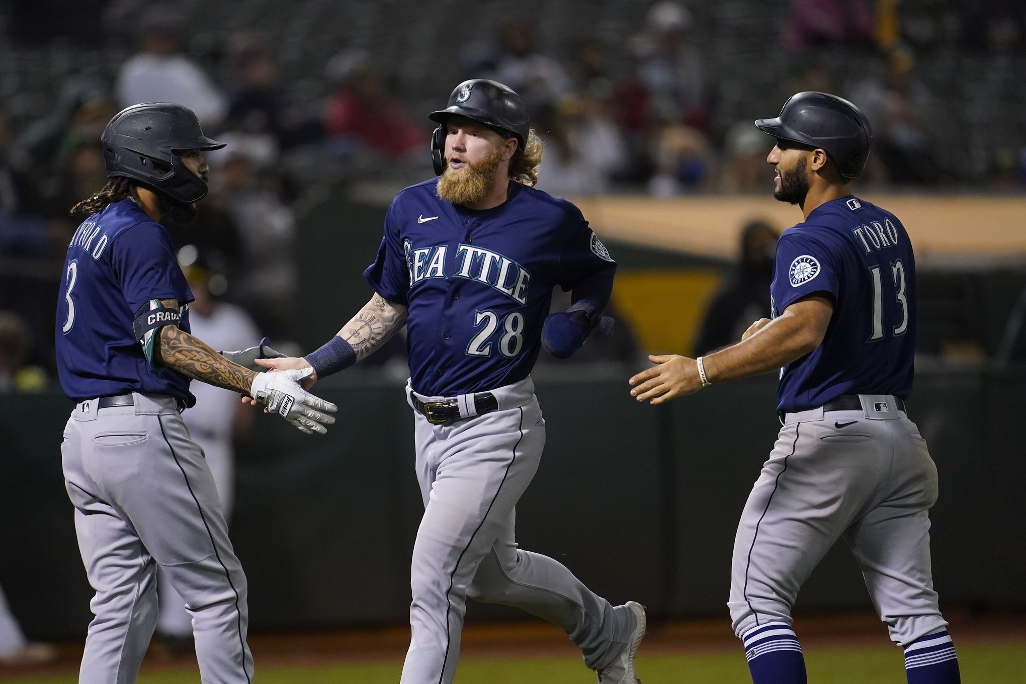 Yan Gomes' single breaks an 8th-inning tie as the wild card