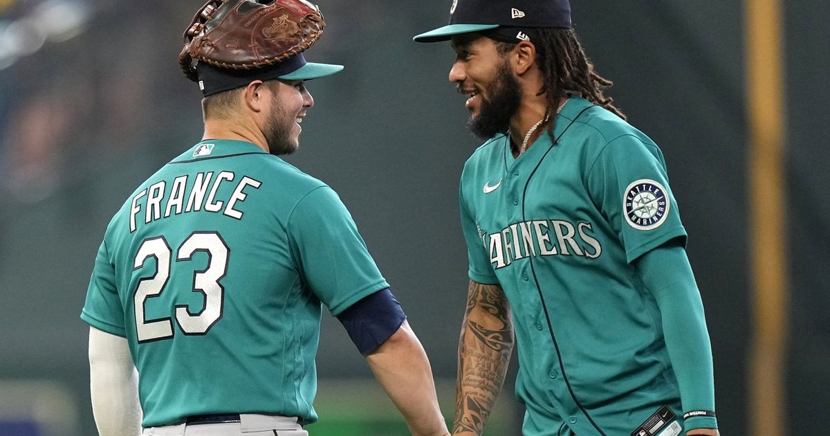 Where the Mariners sit in the AL wildcard race with just over a month