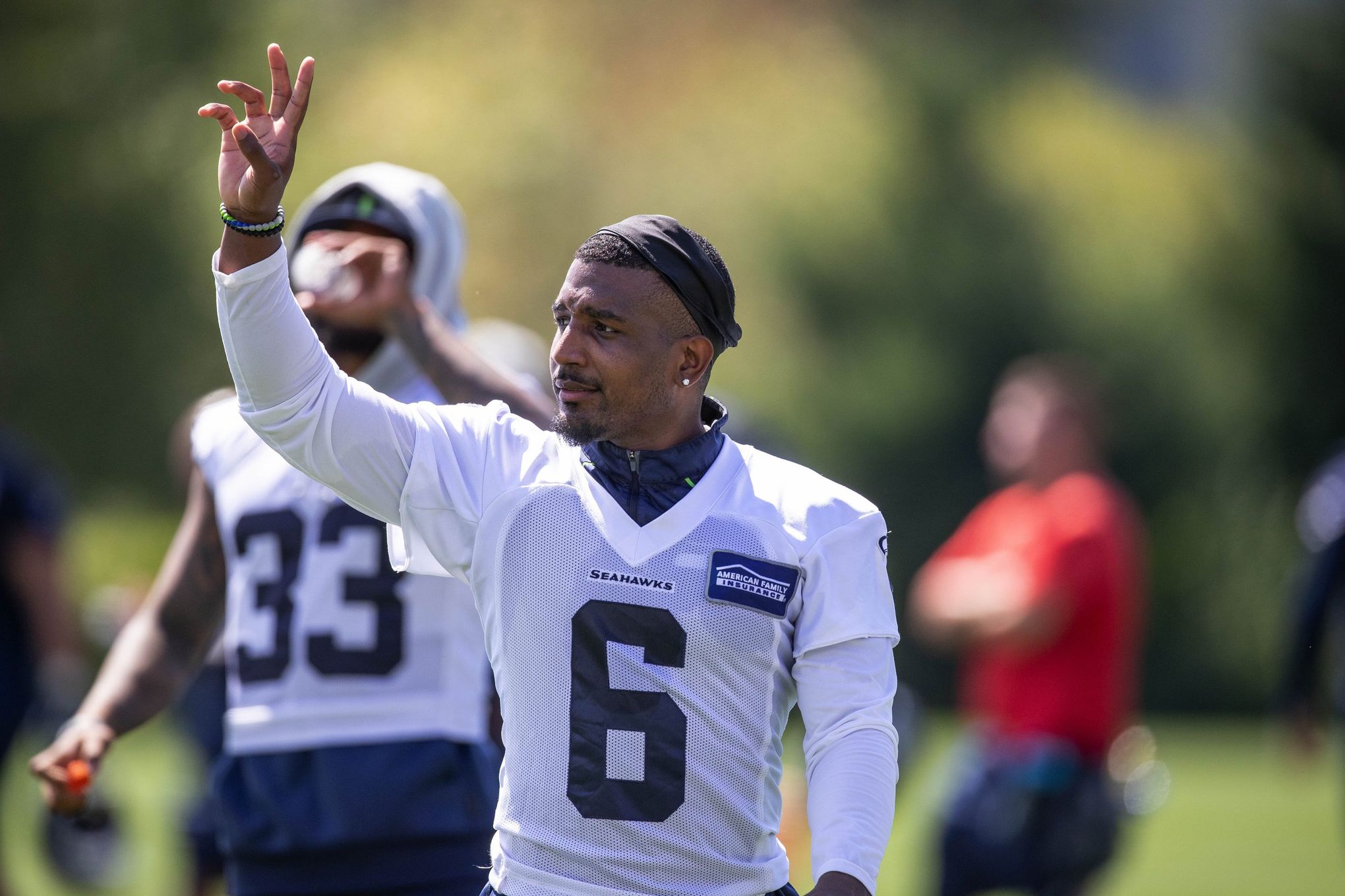 Seahawks safety Quandre Diggs says he's not 'holding in,' expects to return  to practice soon