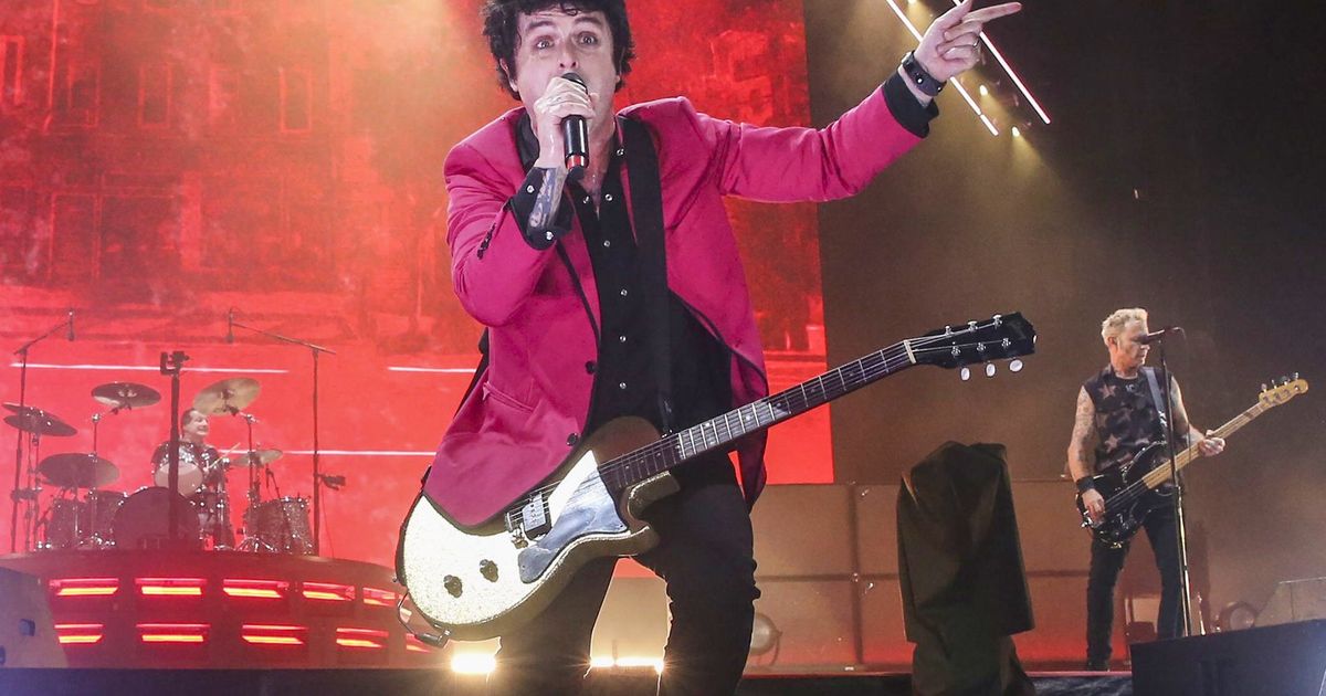 Fall Out Boy, Green Day, Weezer review: At Wrigley Field, Chicago pop punk  fans score a triple - Chicago Sun-Times