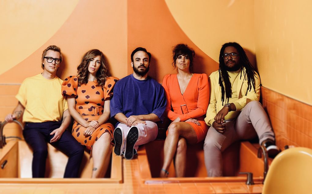 Lake Street Dive includes, from left: guitarist/trumpeter Mike Olson, singer Rachael Price, drummer Mike Calabrese, bassist Bridget Kearney and keyboardist Akie Bermiss. The group plays Chateau Ste. Michelle Sept. 18. (Shervin Lainez)