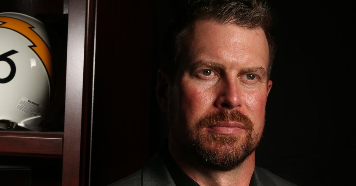 Washington State quarterback Ryan Leaf tosses practice on the sideline on  the floor of the Los Angeles Coliseum on the Cougars? first day of practice  on Sunday, Dec. 21, 1997 for their