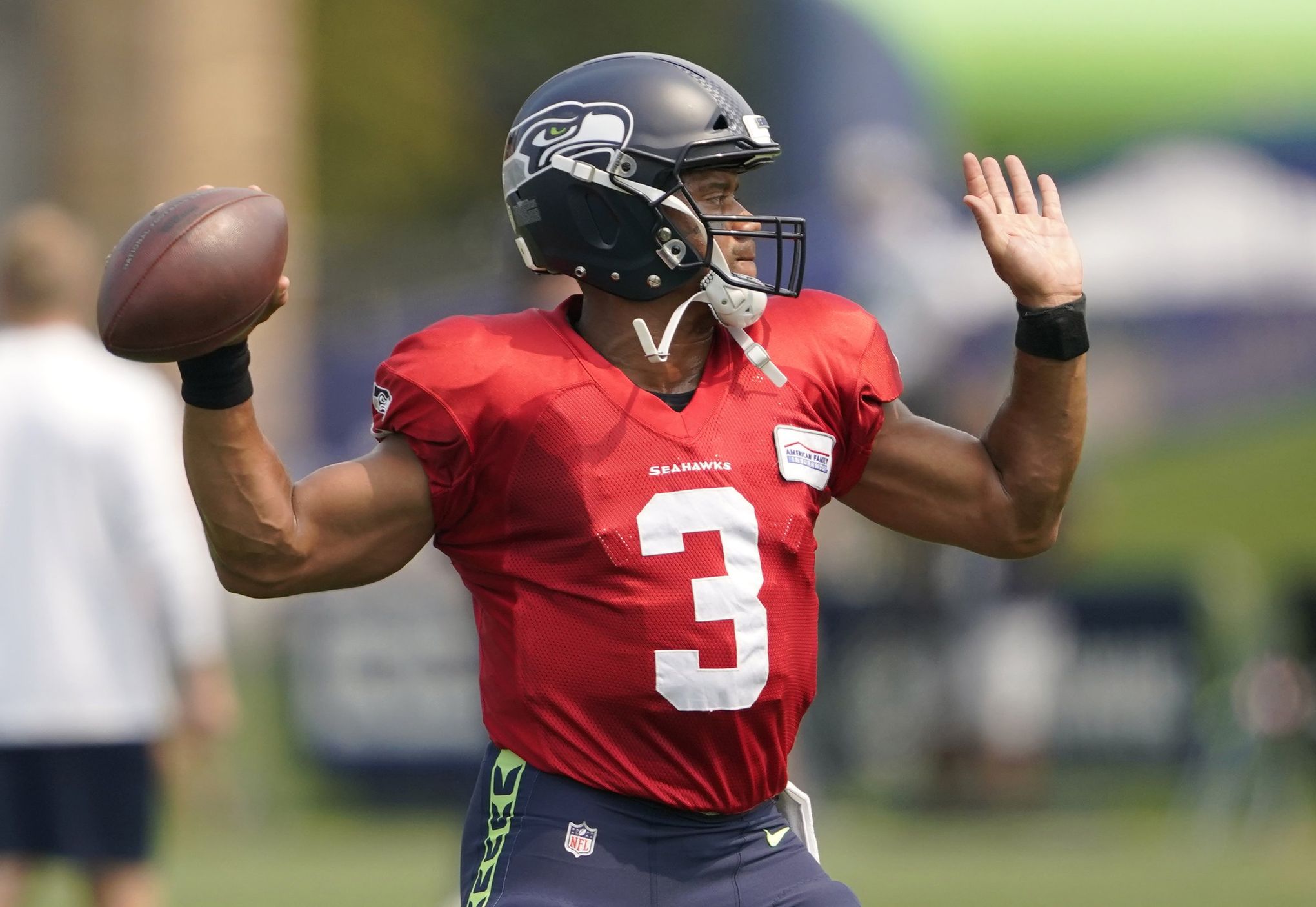 Seahawks rookie Stone Forsythe making most of reps with No. 1 offense