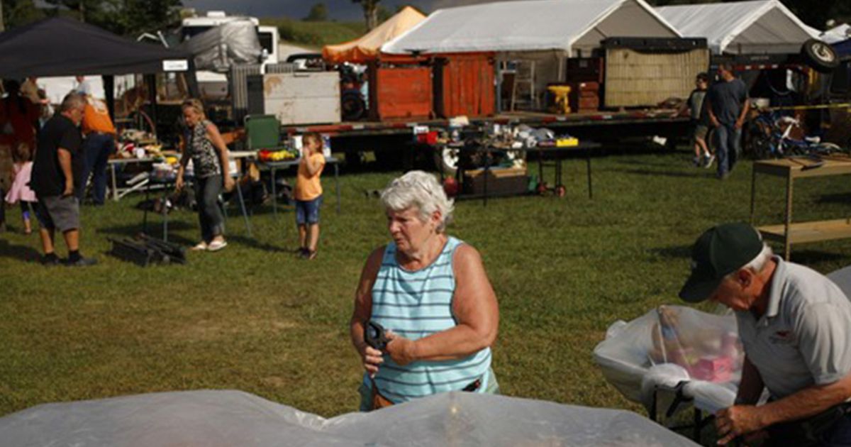 America’s 690milelong yard sale entices a nation of deal hunters