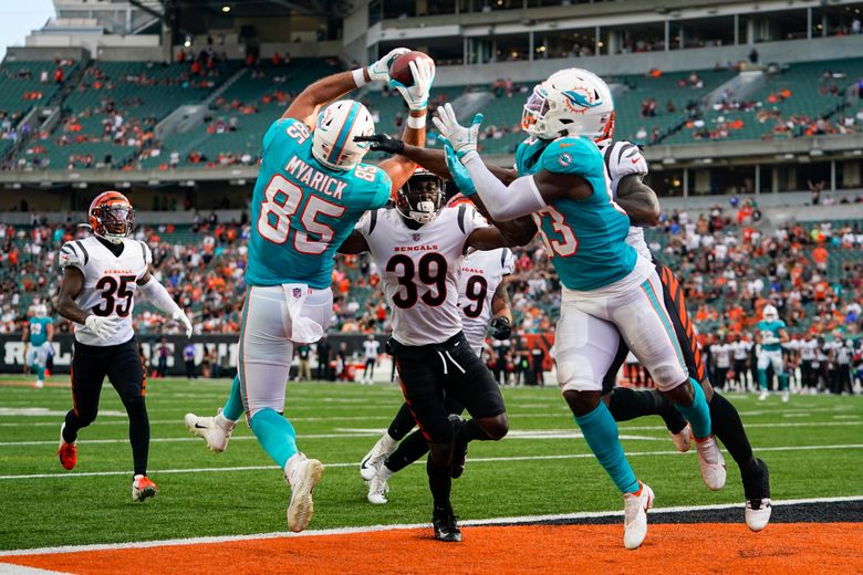 Burrow returns for Bengals as Dolphins rally for win