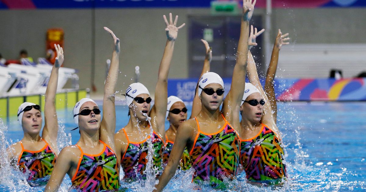 The Synchronized Swimmers