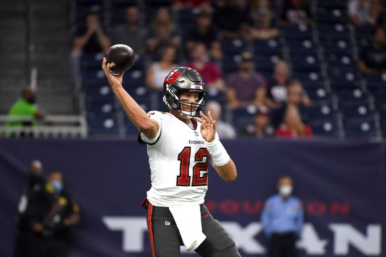 Brady throws touchdown pass as Buccaneers beat Texans 23-16