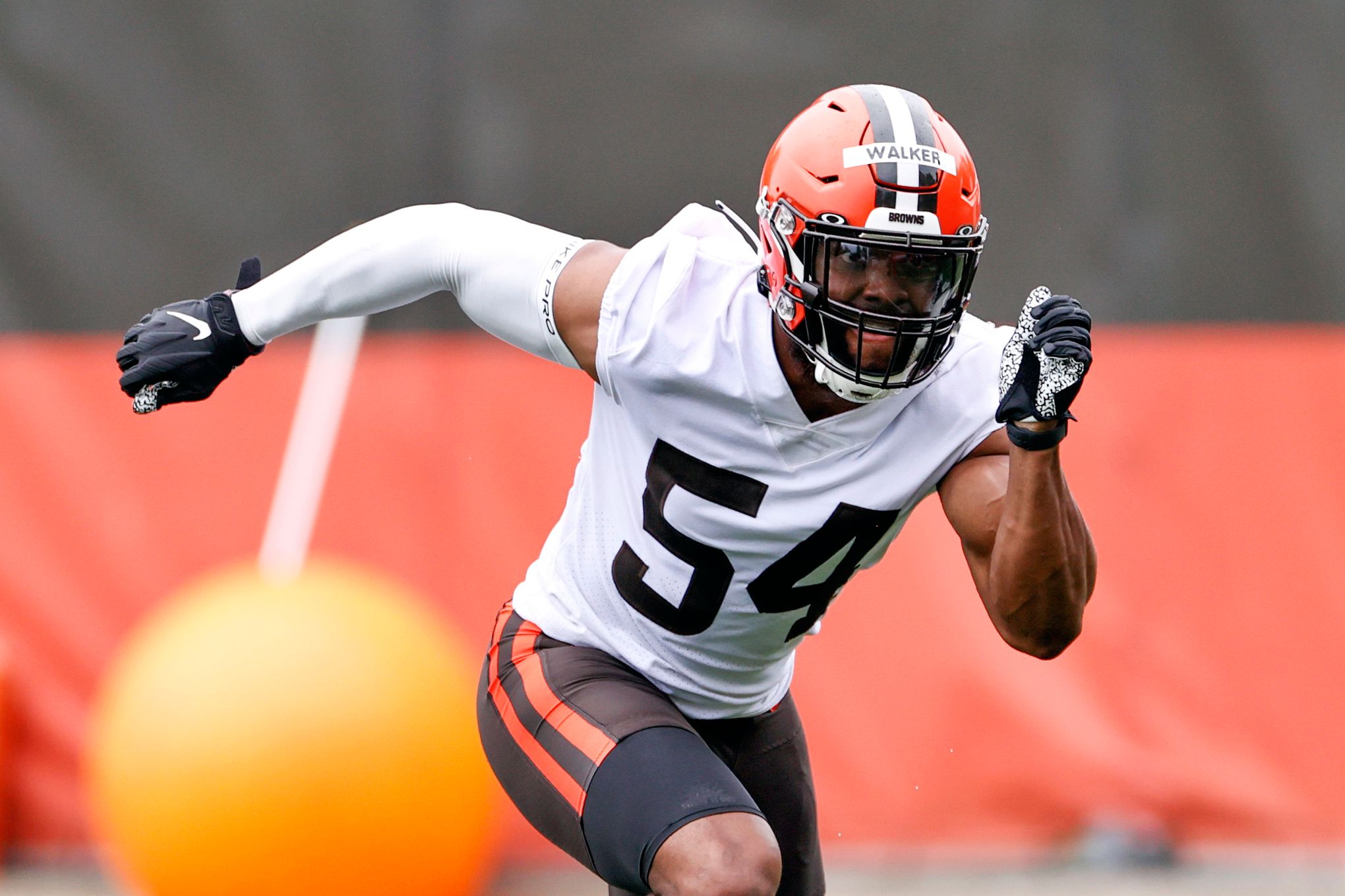 Browns rookie LB Owusu-Koramoah placed on COVID-19 list