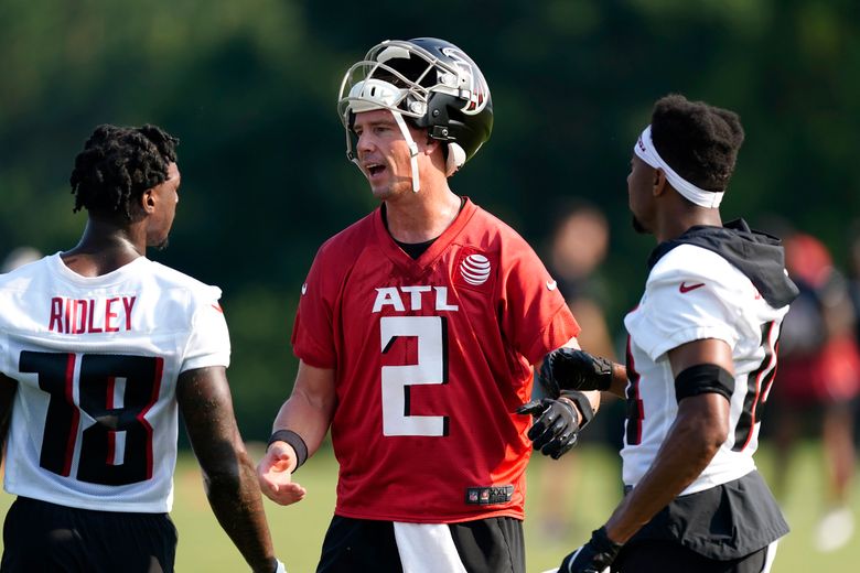 Atlanta Falcons wide receiver Calvin Ridley (18) plays against the