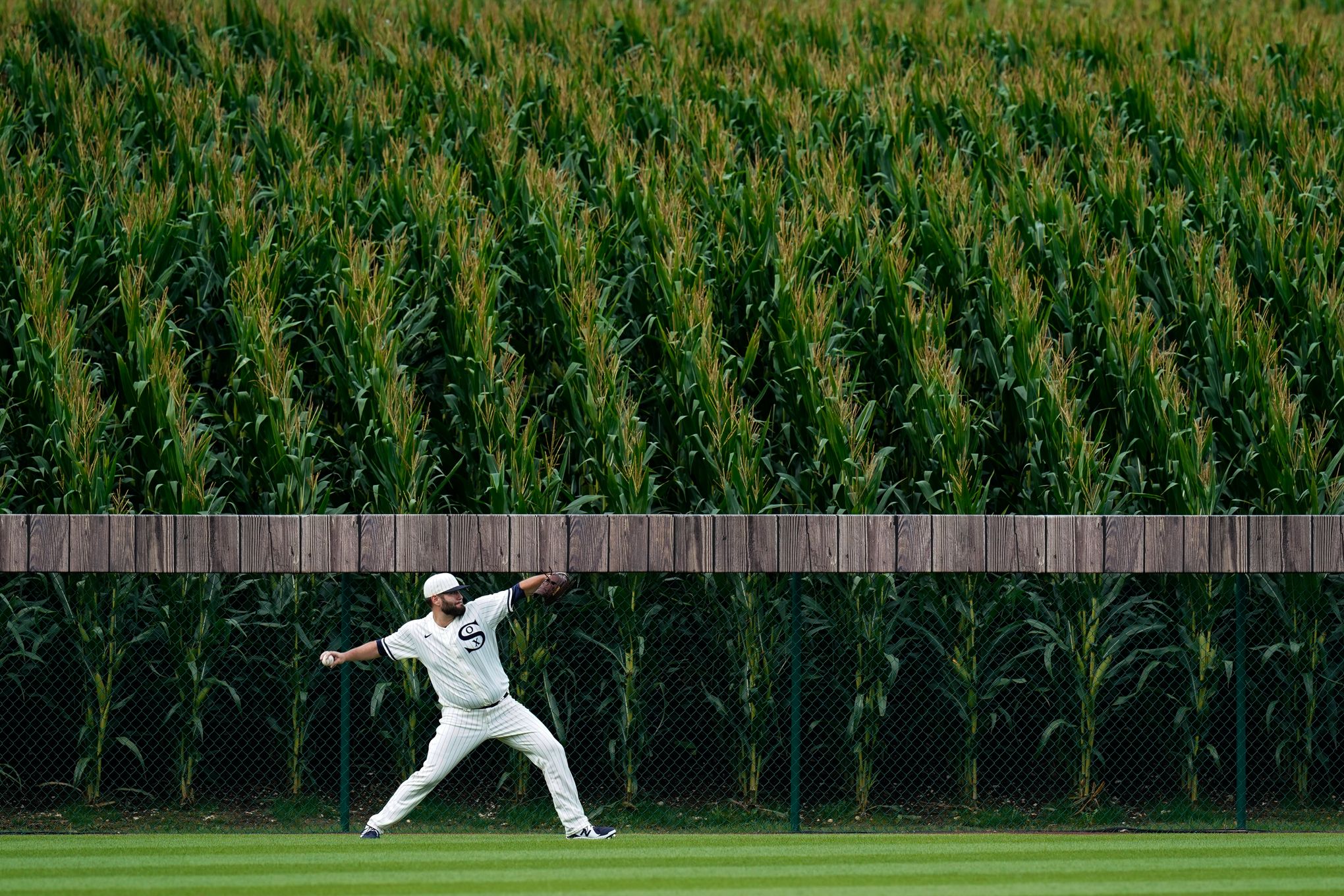 Yankees' Aaron Judge plays Shoeless Joe role in Field of Dreams video